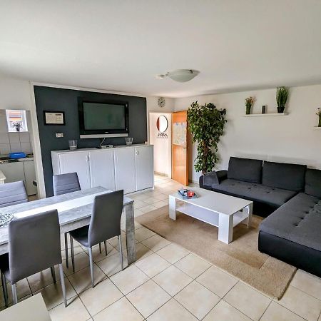 Fewo24-Prasdorf Apartment Luaran gambar