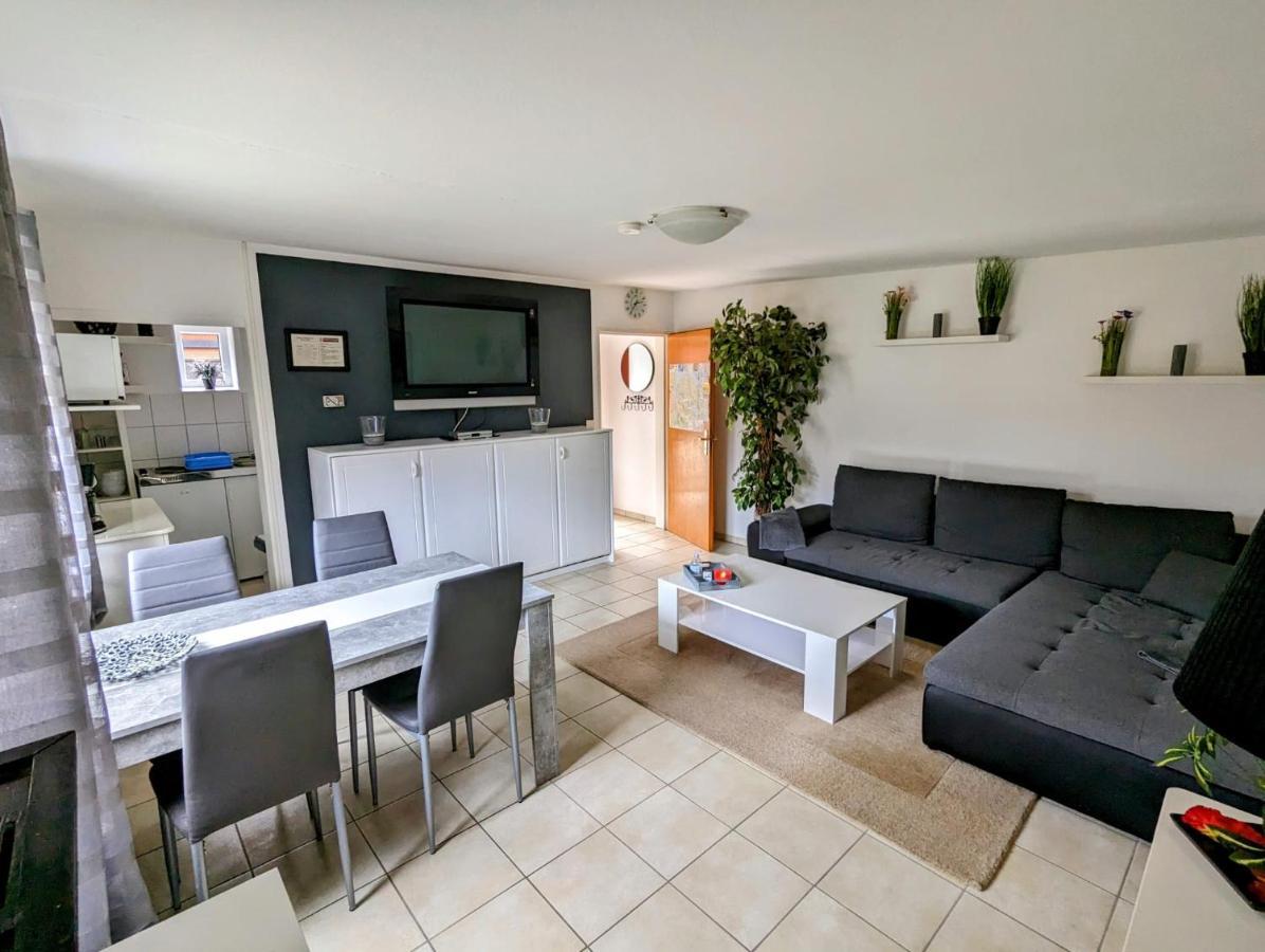 Fewo24-Prasdorf Apartment Luaran gambar